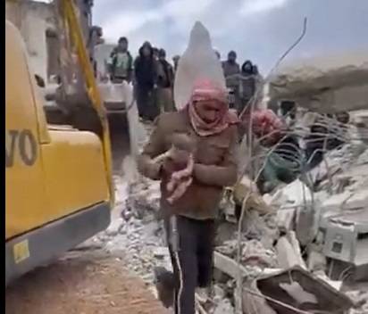 Miracolo in Siria: neonata partorita sotto le macerie del terremoto